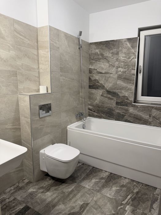 De închiriat apartament 3 camere