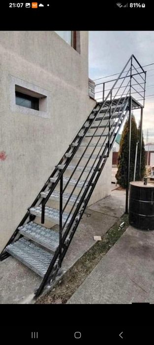 Scări metalice zincate