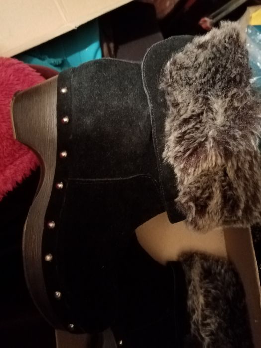 vand ghete noi piele naturala 140 lei marimea 36