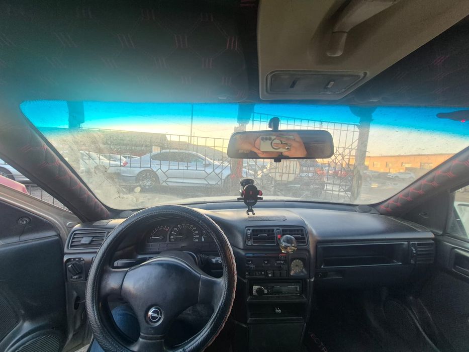 Опель вектра 1991г 1.8