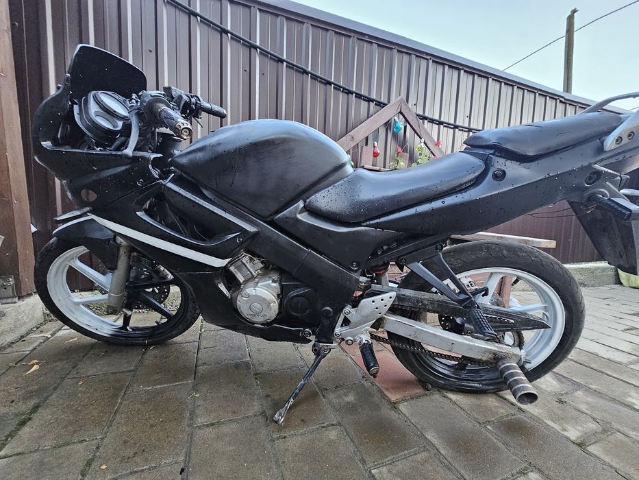 Motor honda cbr 125