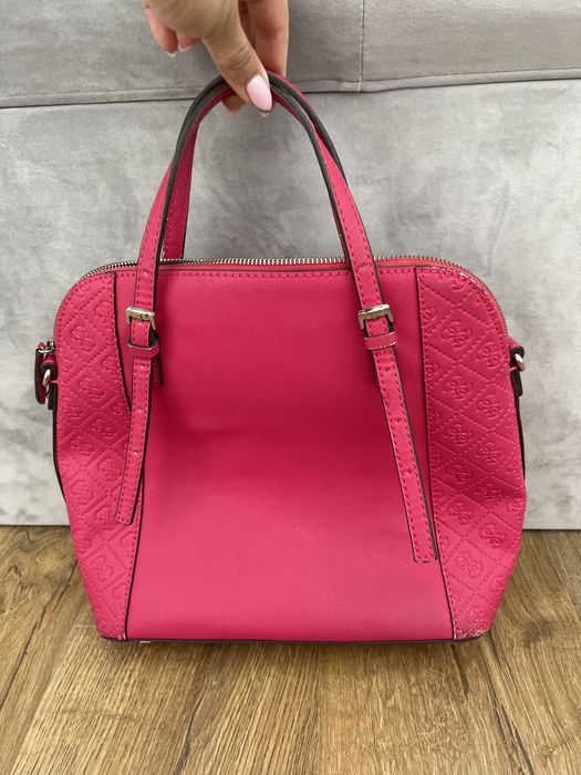 Дамска чанта Guess