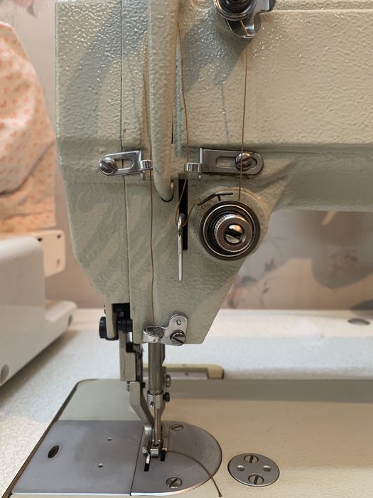 Профессиональная швейная машина
