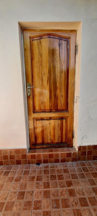 СРОЧНО! Продам двери, окна и половые доски из своего дома