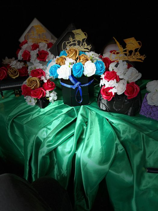 Лукс букети за абитуриенти