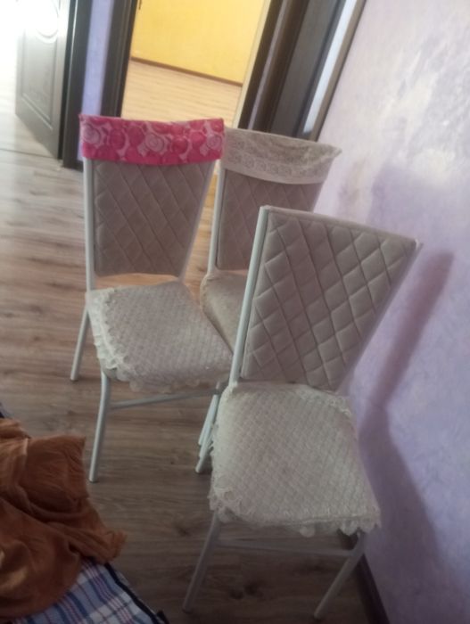 Стол стулья продам хорошим состояние.