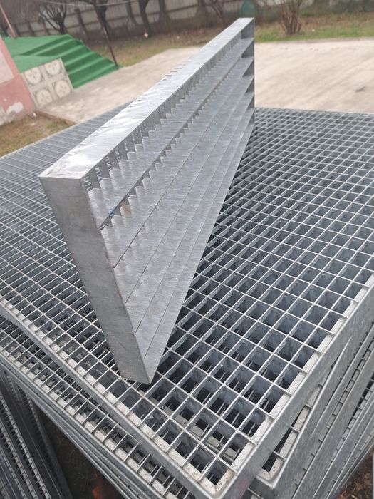Grătare zincate la diferite dimensiuni debitam la dimensiunea dorită d
