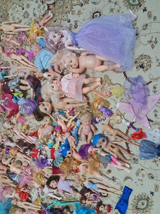 Срочно много разных кукол.