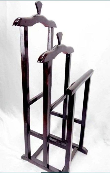 Дасака бесплатная. Вешалка для кастум.