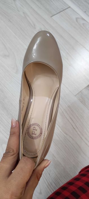 Продам туфли лакированные