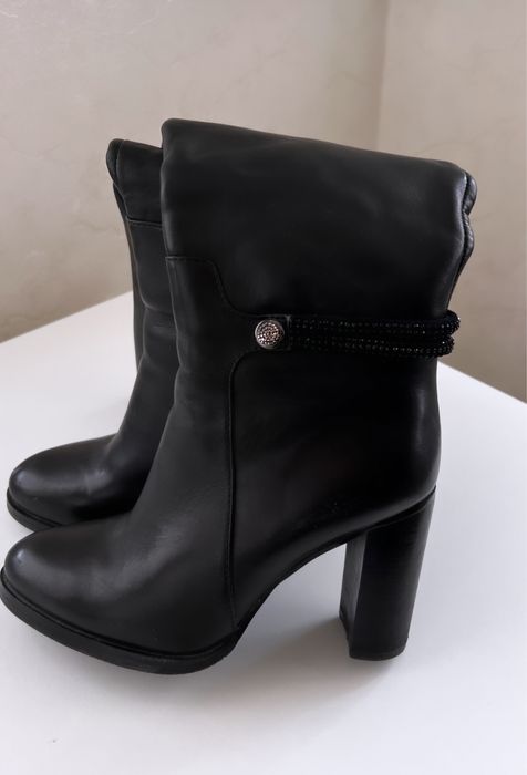 Продам зимние сапоги натуральная кожа 36 размер