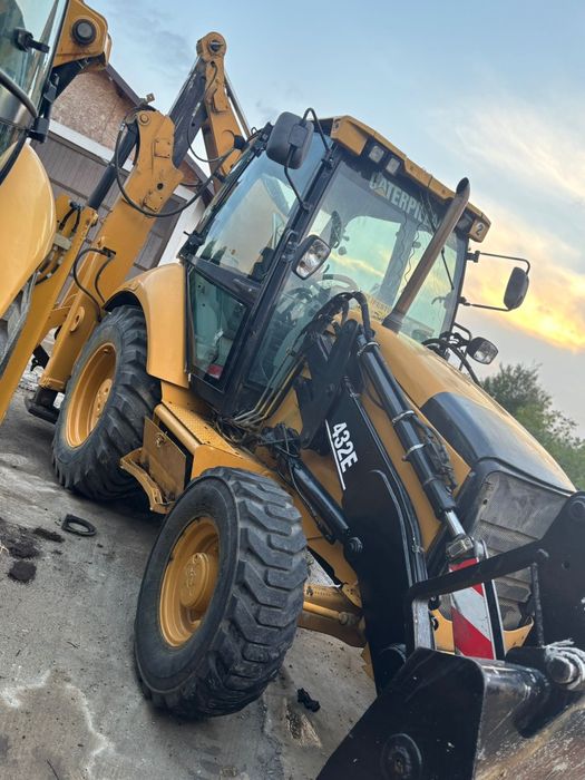 Buldoexcavator  cât 432