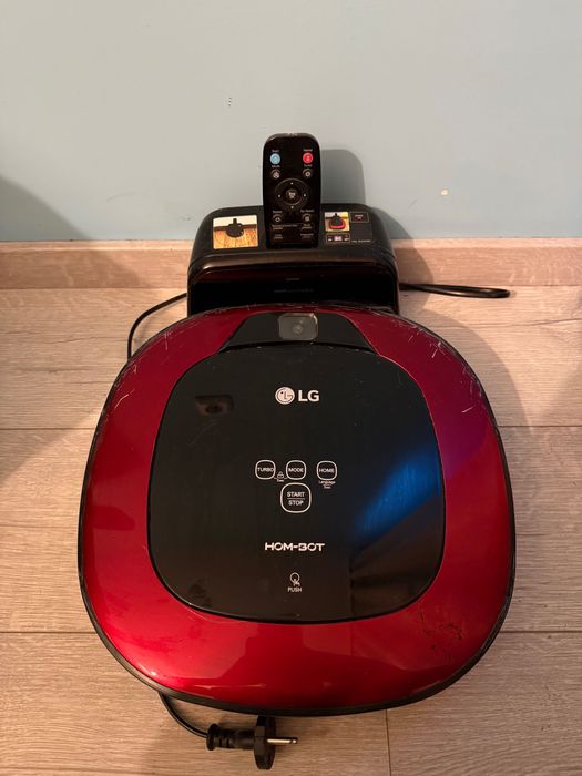 LG Hom-bot работи изрядно,има леки драскотини отгоре, 140 лв.