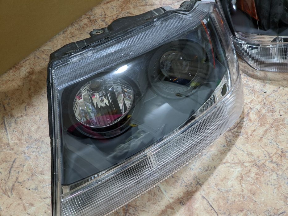 Фары Jeep Grand Cherokee 2 WJ