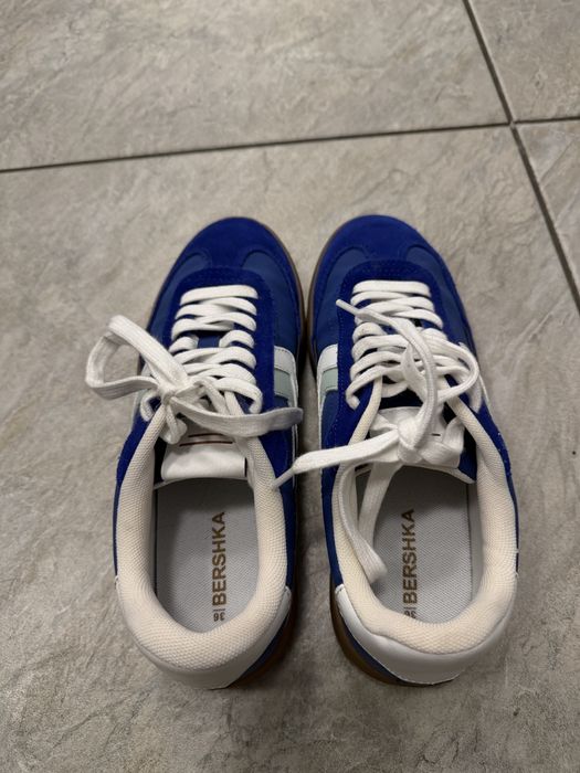 Кроссовки женские