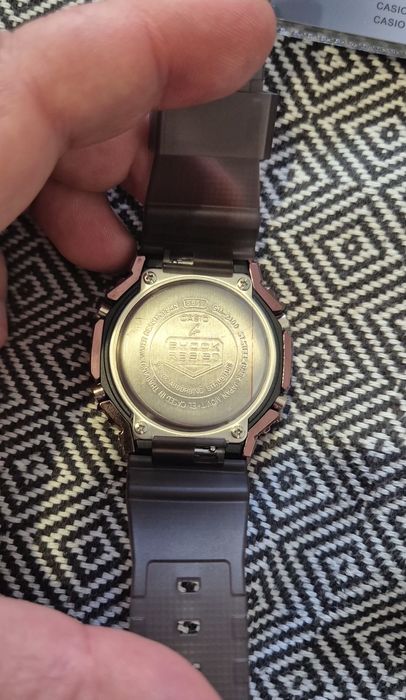 Casio G-Shock din seria Metal Covered, modelul limitat GM-2100MWG-1AER