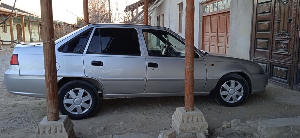 Nexia 2 sotiladi 2010 yil LUKS kandisaner