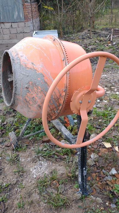 Betoniera 1250W 195 L putin folosita