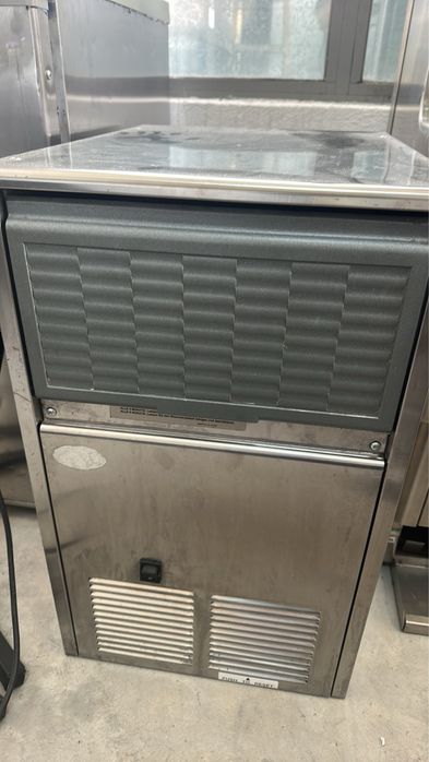 Професионален Ледогенератор