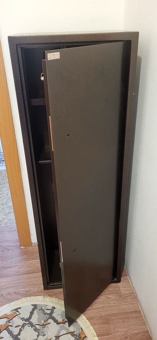 Железный сейф на три единицы