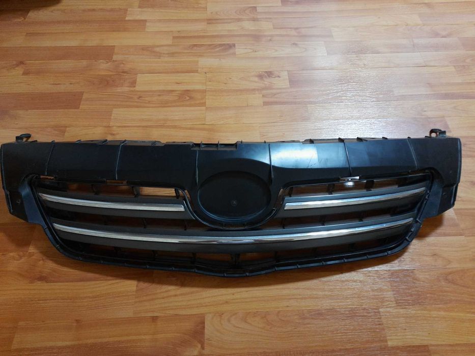 Решетка переднего бампера Toyota Corolla 2008-10