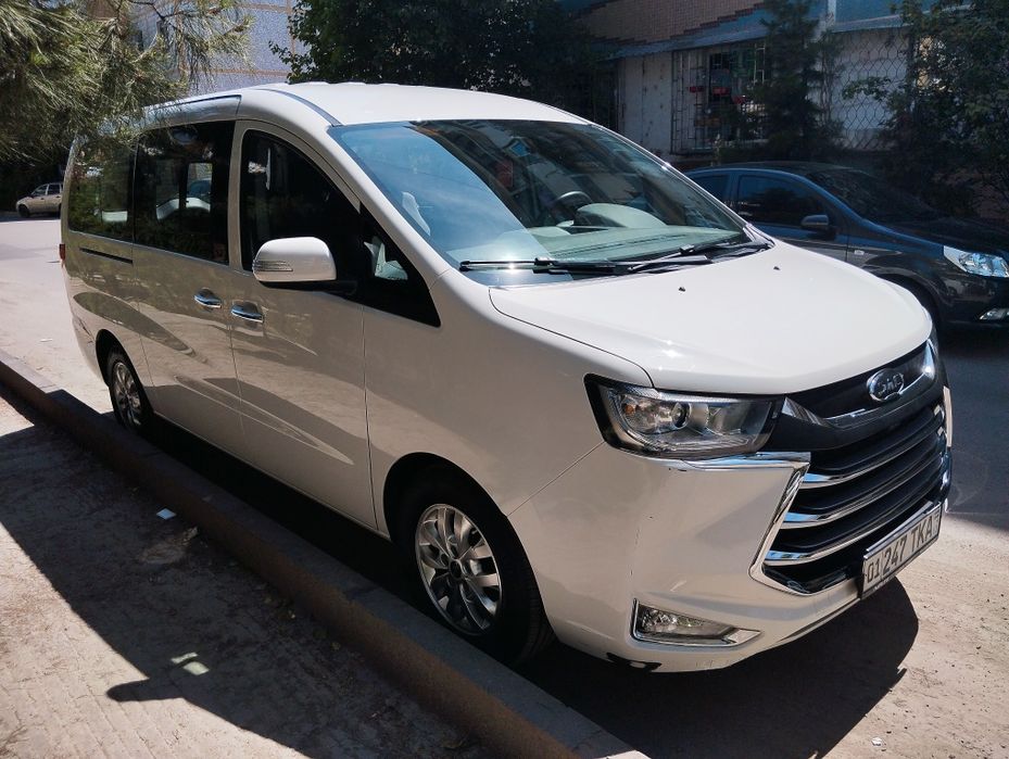 Продам сотилади JAC Refine M4 2023 механика  пробег 55000км