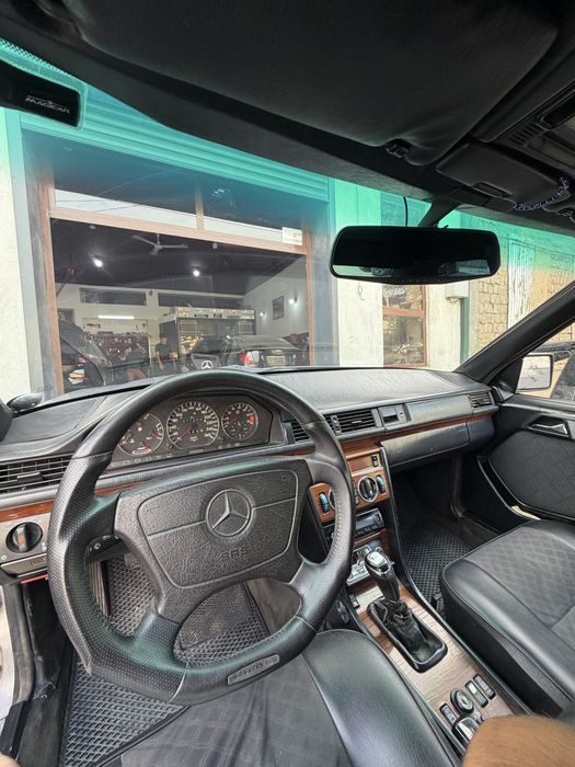 Mercedes Benz W124