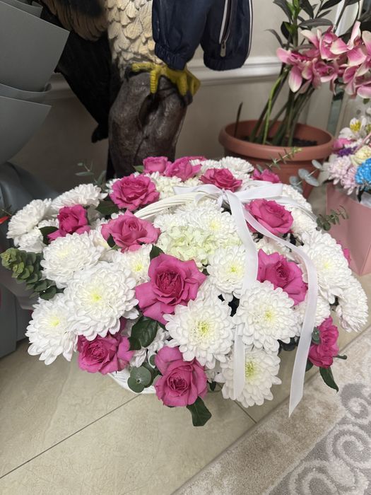 Мягкий, нежный и элегантный букет с корзиночкой.