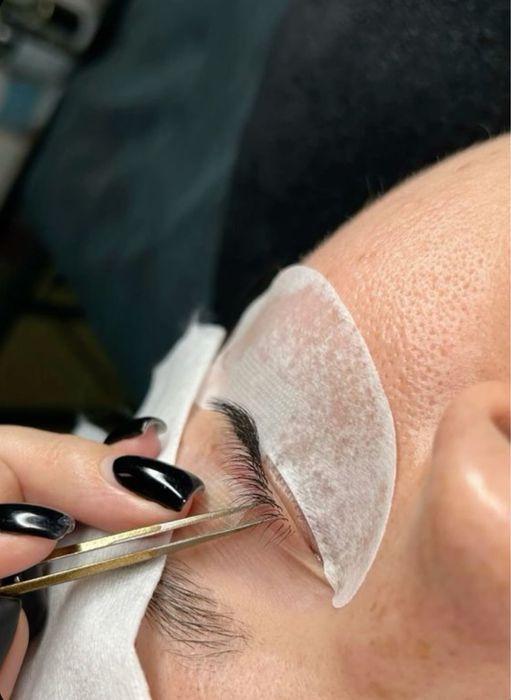 Мастер наращивания ресниц