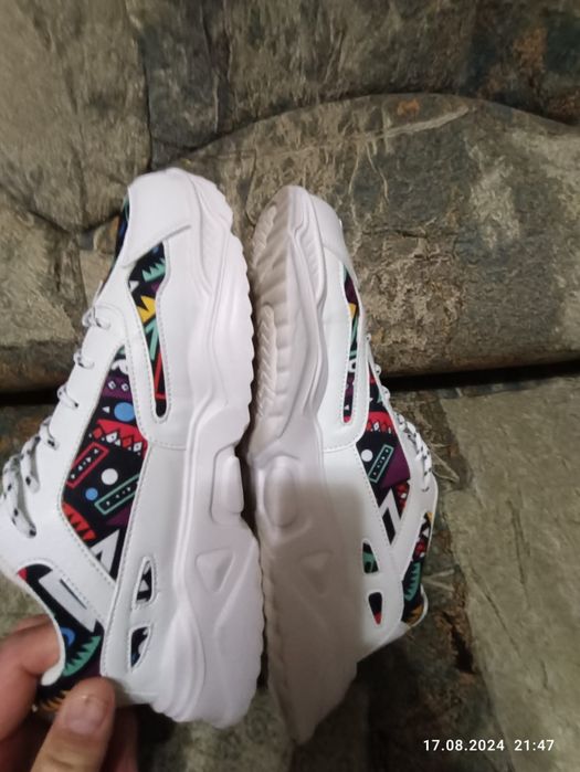 Продам унисекс кросовки