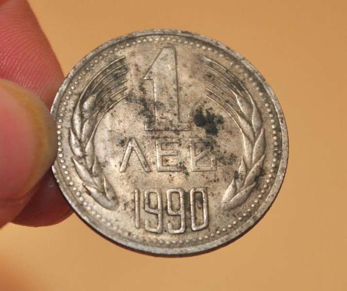 Продавам стари монети