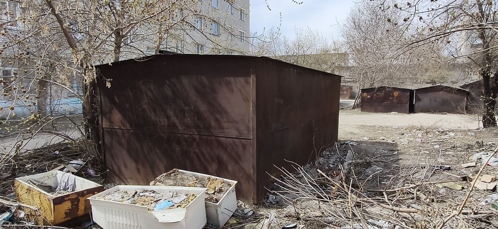 Металлический гараж.