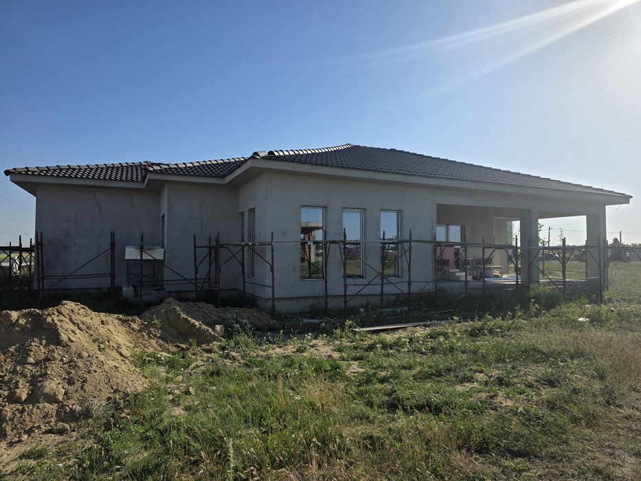 Vând casă 3 dormitoare ,3 bai, Sântandrei(Zona drumul expres, terenurile de tenis)