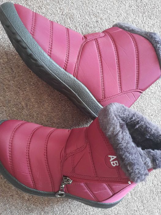 Топли ботички. 36ти рр., чисто нови - цена 20лв. Изпращам по екон.