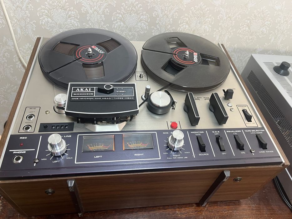 Vintige magnetofon akai 4000 DS
