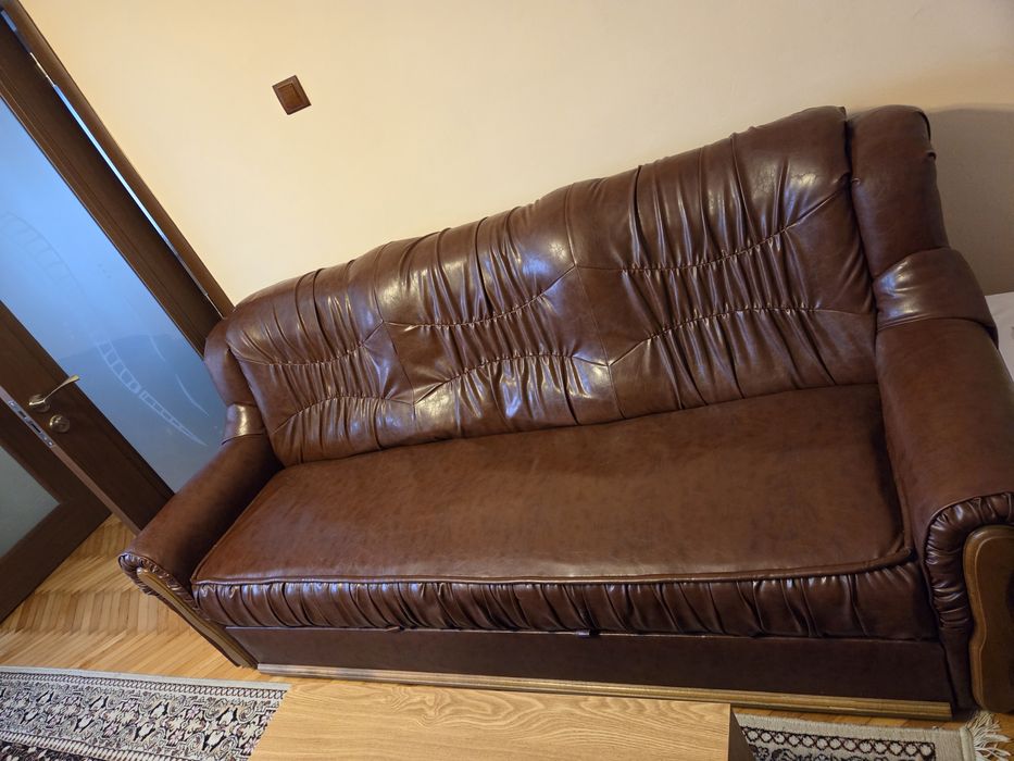 Vând canapele din piele maro, extensibilă, 3 bucăți