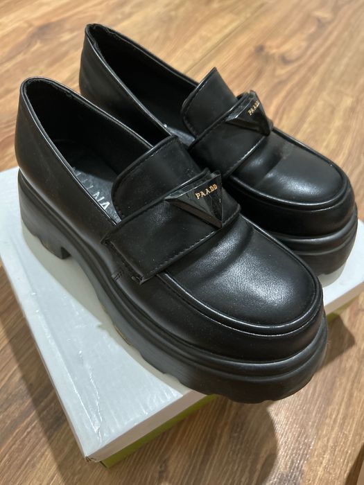 Продам туфли лоферы