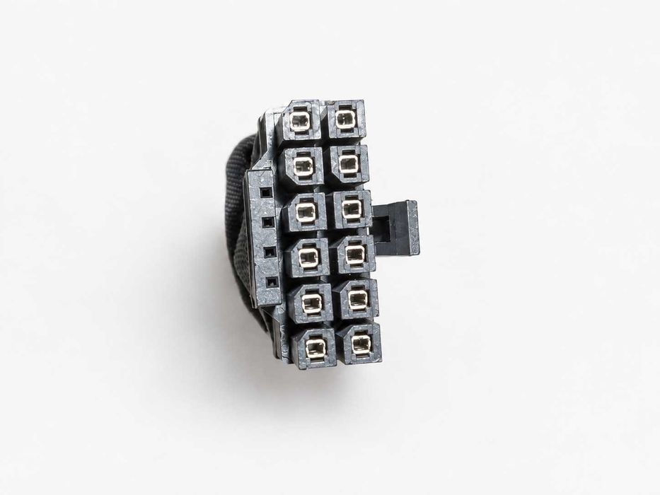 Adaptor original NVIDIA 16 pin 12V-2x6 la 3x 8 pin PCIe, RTX 5080, nou