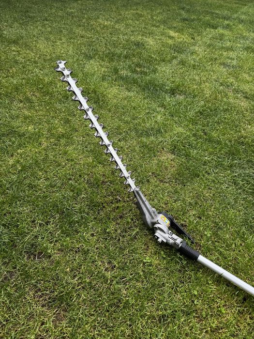 Foarfeca tuia-gard viu Stihl KM 131R, endomodor profesional!