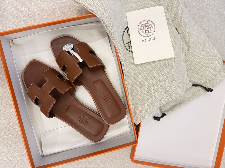 Продам топовые Шлепанцы Hermes