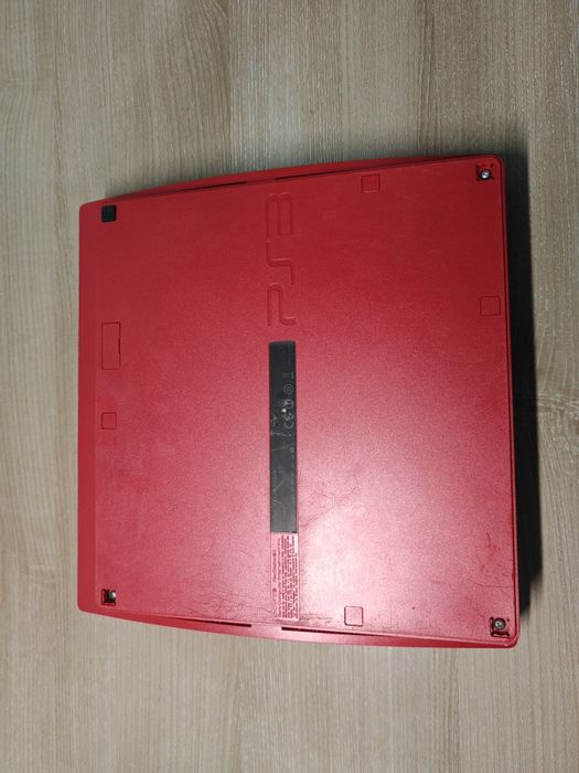 Vând consolă Sony PlayStation 3 – ediție specială Red Scarlet (roșu), model rar, cu stocare de 320