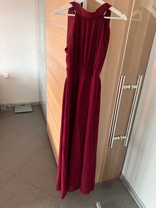 Винено червена рокля