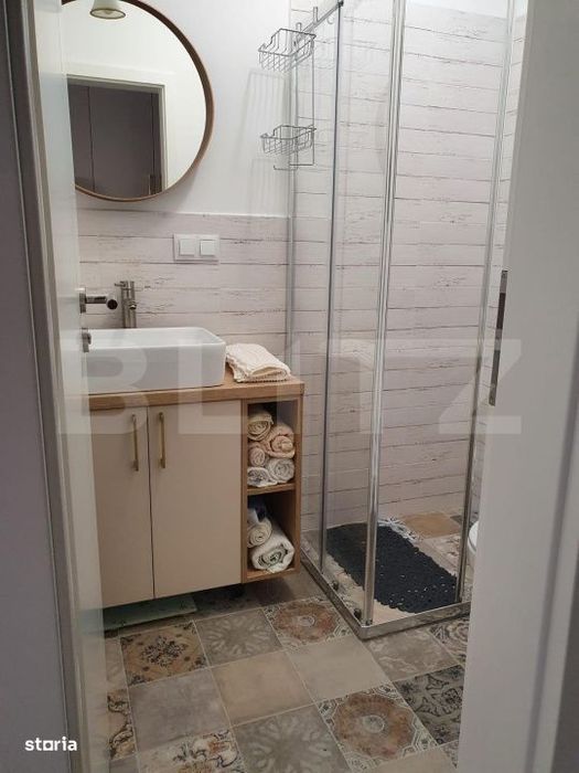 Apartament de vanzare, 3 camere, 2 bai, garaj + boxa, zona Subcetate