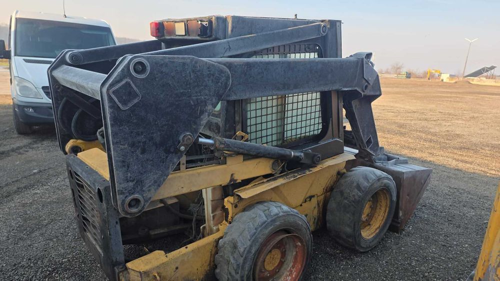 Motor Bobcat New Holland L100
