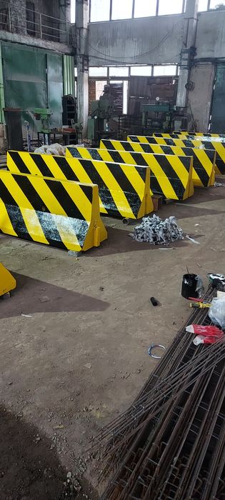 Дорожное ограждение отбойник