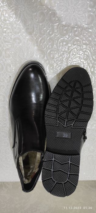 Продам обувь зимнию