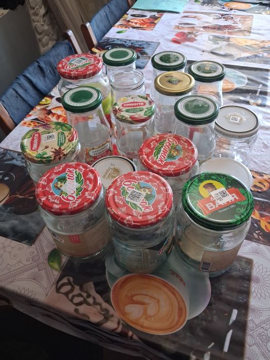 Отдам банки разные