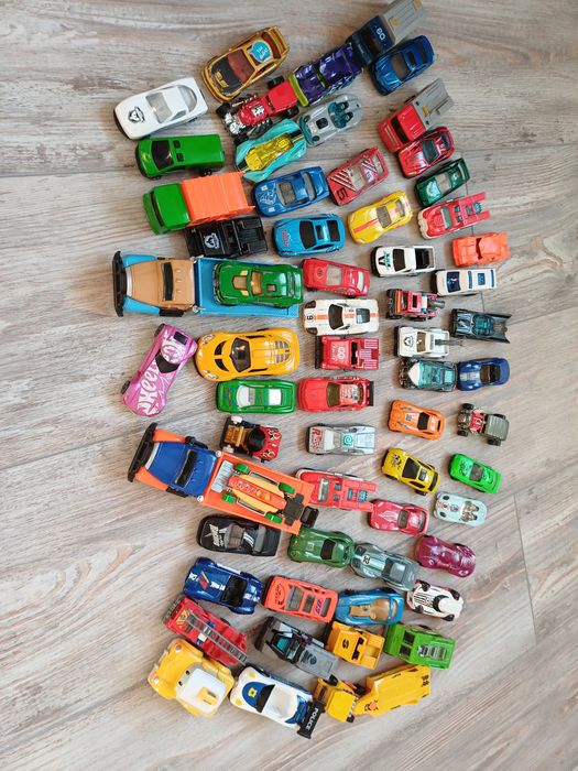 Set 60 masinute hot wheels si utilitare