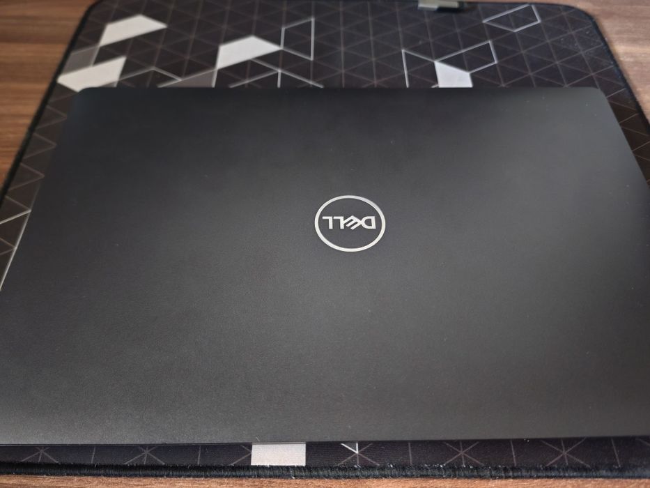 Лаптоп DELL Latitude 5501, Core i7, 32GB DDR4, 500GB NVMe, 4ч.