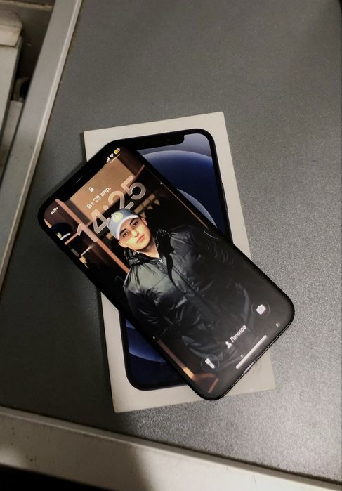 Продам айфон 12 64 гб